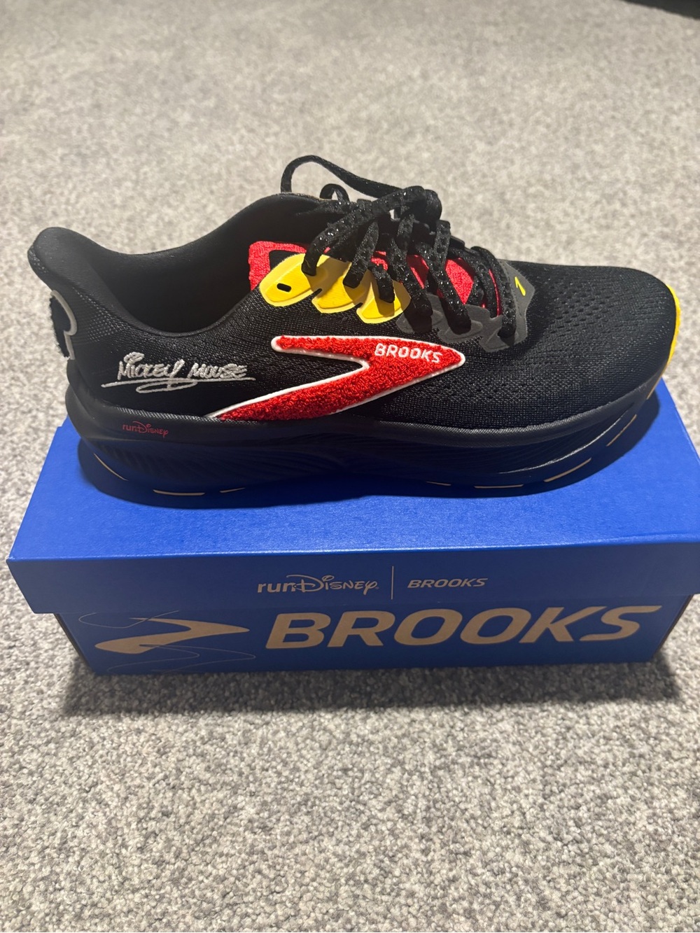 Brooks Women’s Ghost17 RunDisney Mickey Mouse (9)